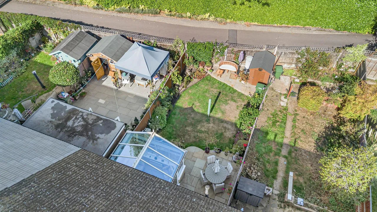 Coombes Road, London Colney, AL2, photo 27
