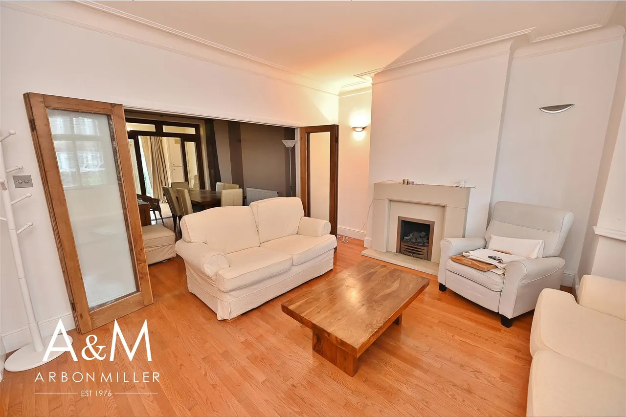 3 bed property to rent, St Edmunds Road, Ilford, IG1