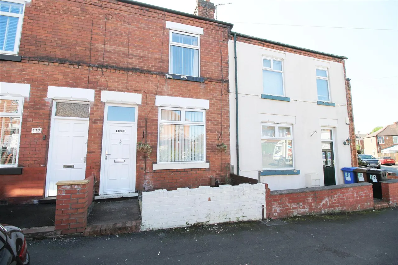 2 bed house to rent, Bangor Street, Stockport