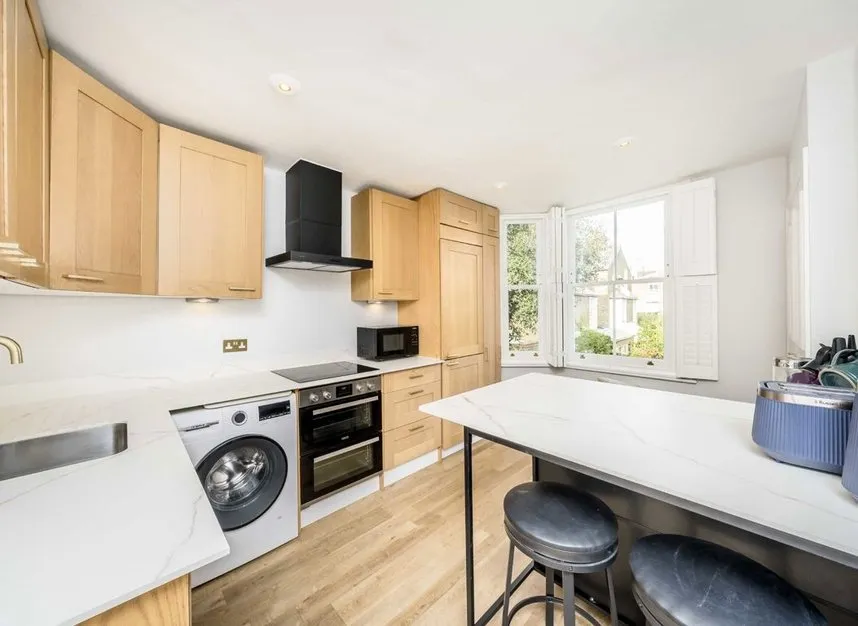 Honeywell Road, Between The Commons, SW11, photo 3