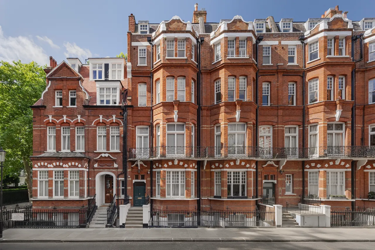 3 bed flat for sale, Egerton Gardens, Kensington, SW3