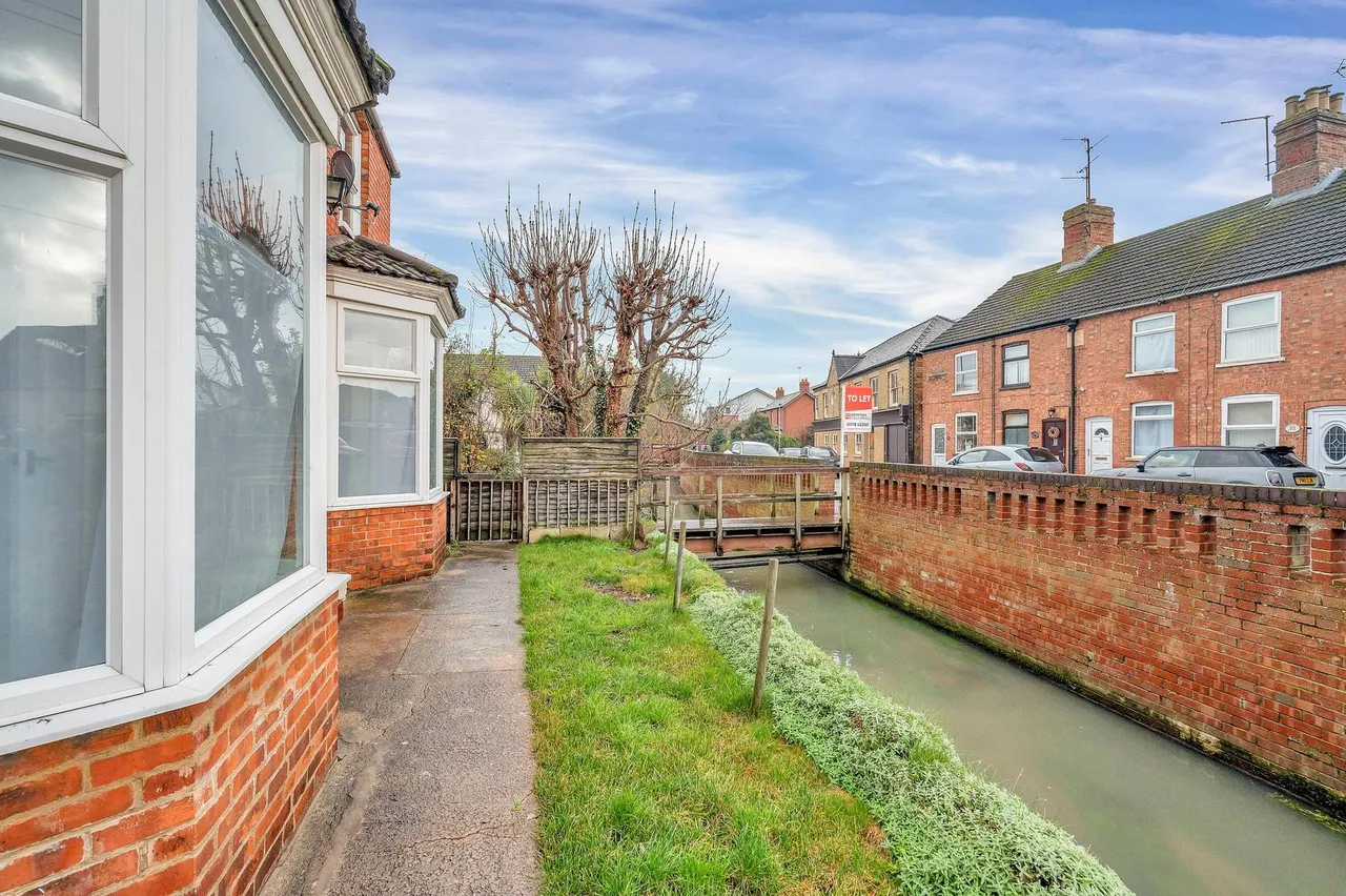Victoria Place, Bourne, PE10, photo 14