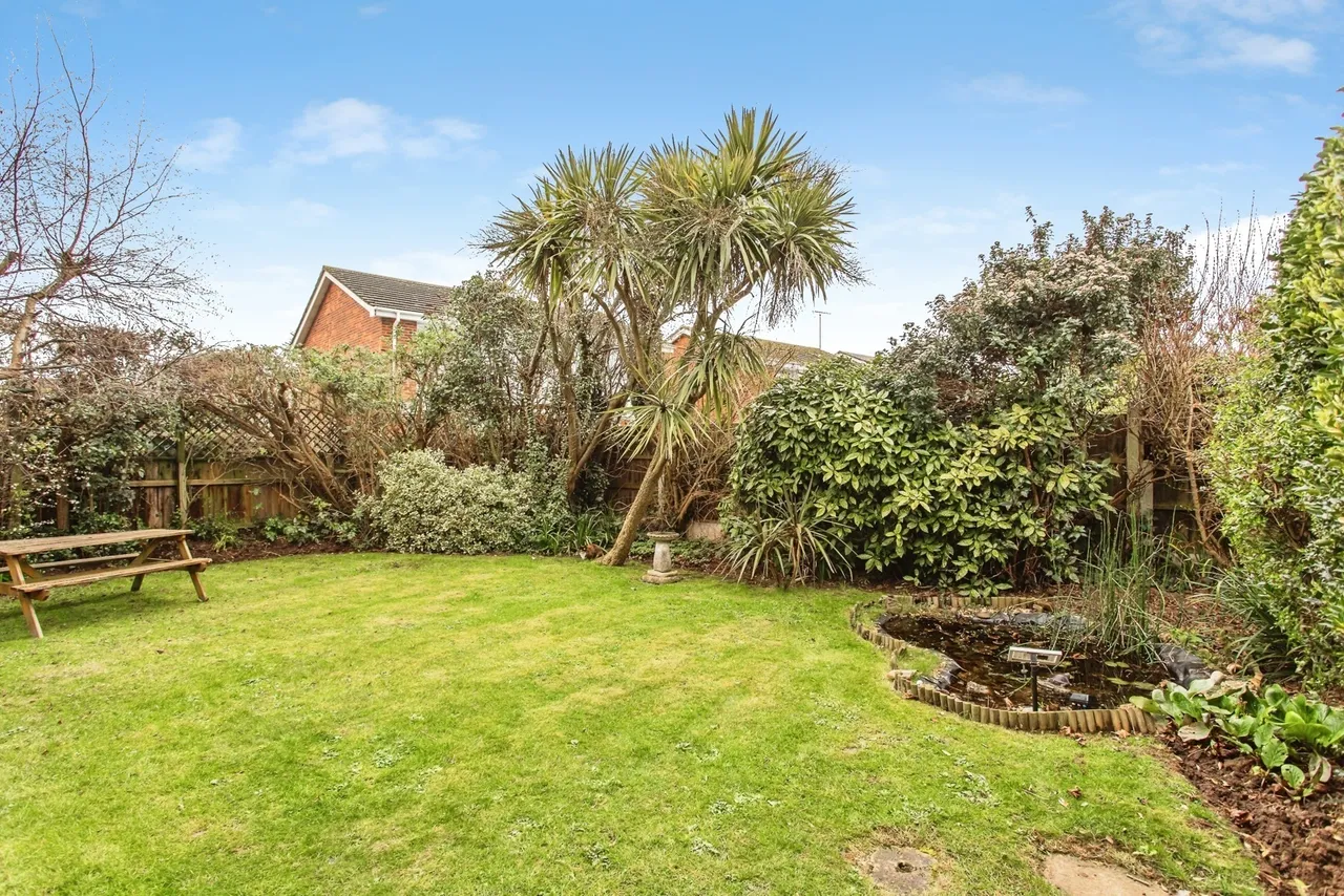 Plymtree, Thorpe Bay, SOUTHEND-ON-SEA, Essex, SS1, photo 2