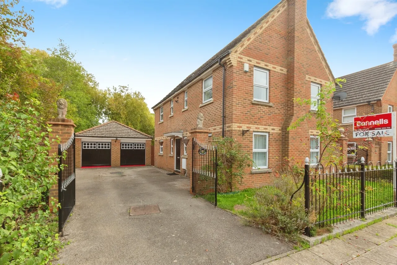4 bed house for sale — Sandhill Way, Aylesbury