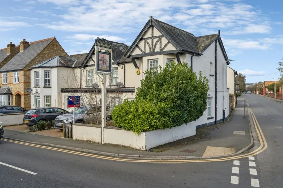 2 bed house for sale, Chiltern View Road, Uxbridge, UB8