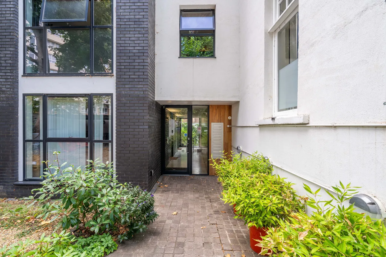 1 Larkhall Lane, London, SW4, photo 2
