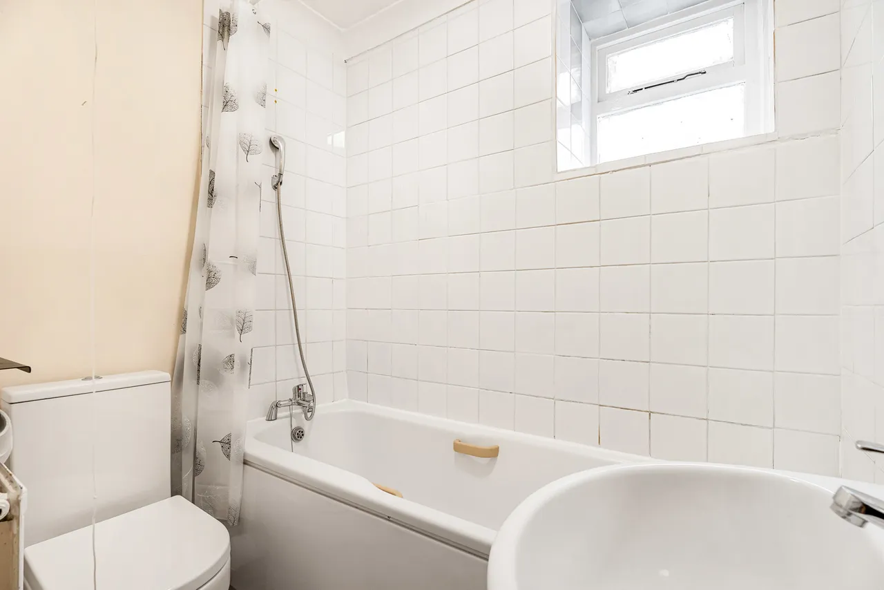 Whitehorse Lane, London, SE25, photo 10