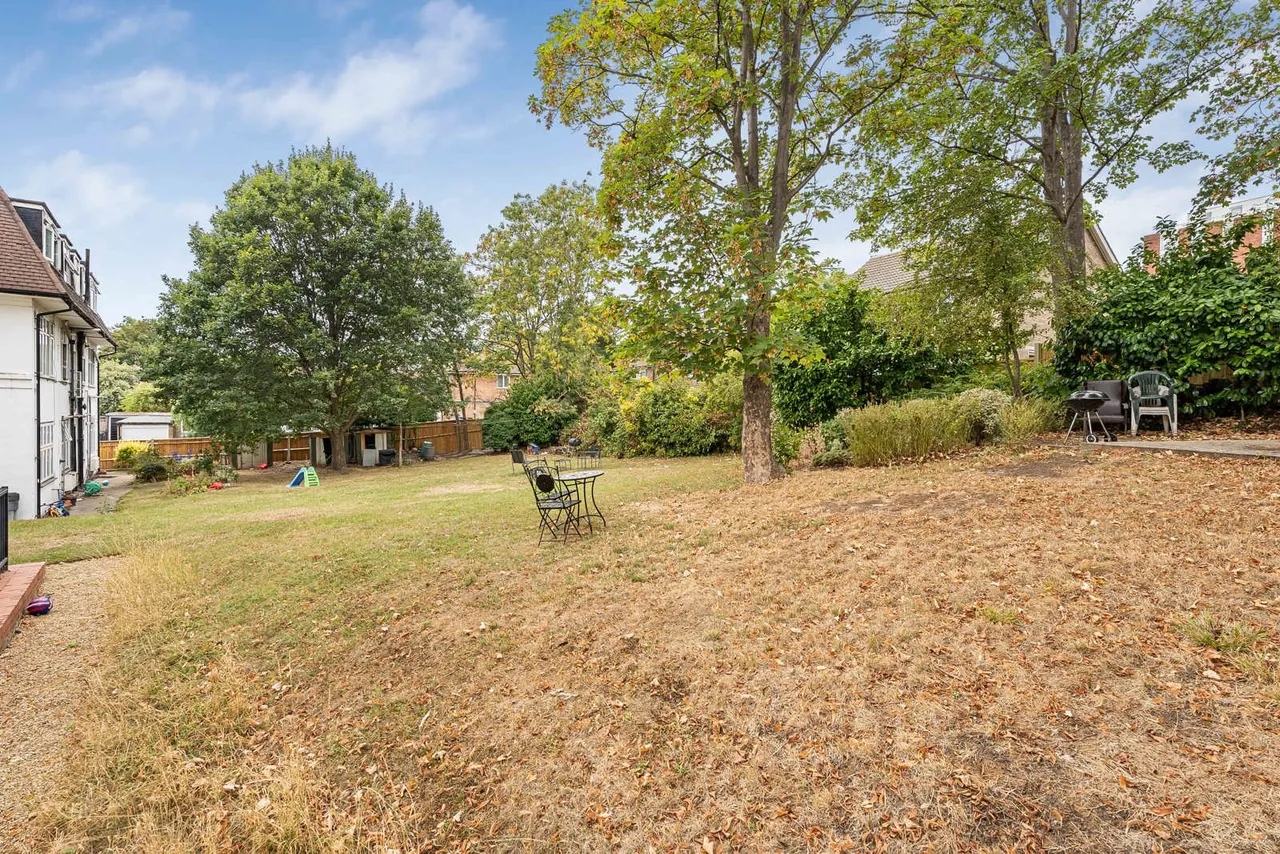 Whitehorse Lane, London, SE25, photo 13