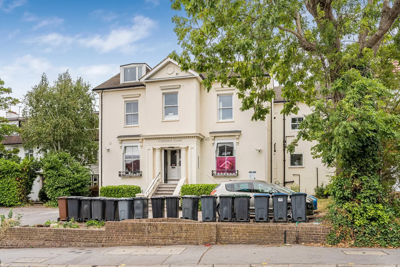 1 bed flat for sale, Whitehorse Lane, London, SE25
