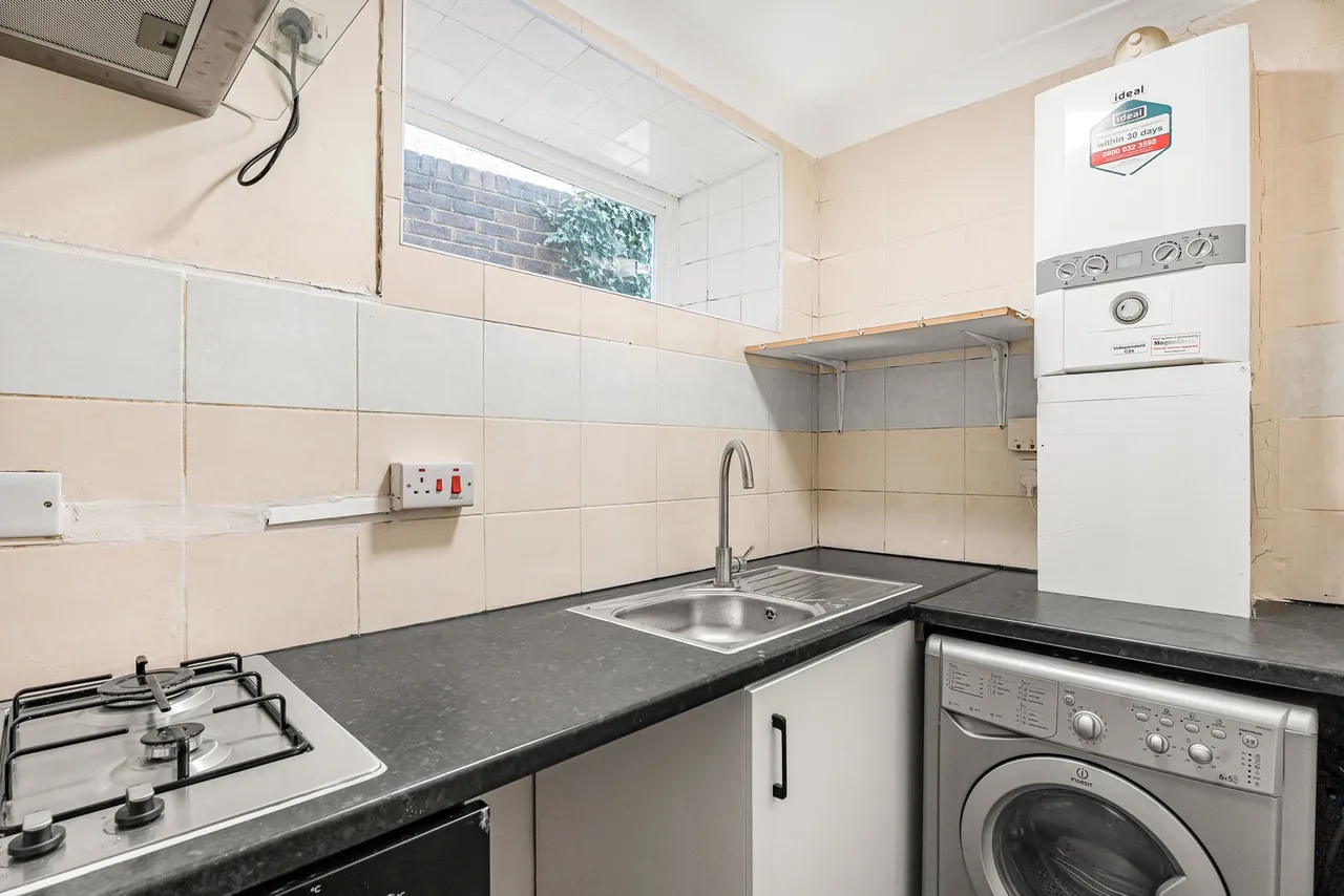 Whitehorse Lane, London, SE25, photo 3