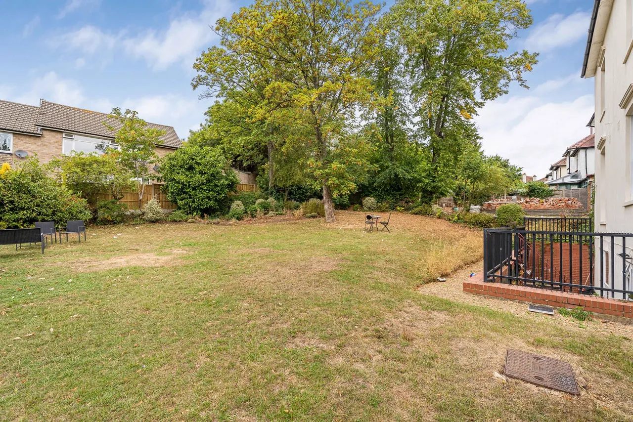 Whitehorse Lane, London, SE25, photo 12