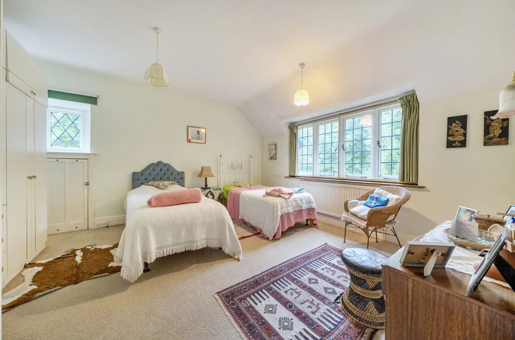 Woodcote Valley Road, Purley CR8 3BG, photo 13