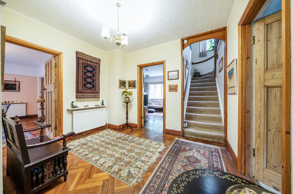 Woodcote Valley Road, Purley CR8 3BG, photo 5