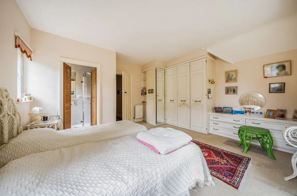 Woodcote Valley Road, Purley CR8 3BG, photo 16