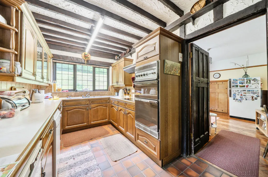 Woodcote Valley Road, Purley CR8 3BG, photo 12