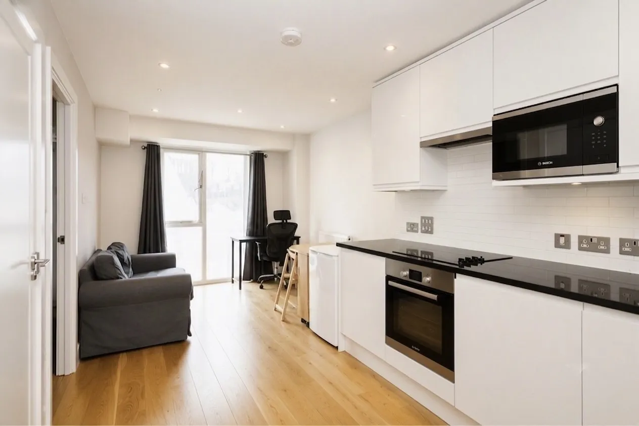 1 bed flat to rent — Sutton Court Road, SUTTON