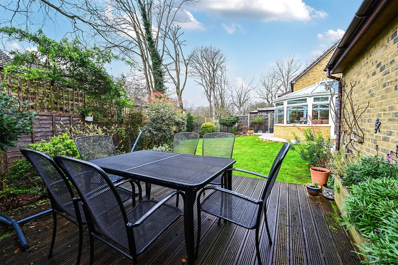 Minehurst Road, Mytchett, Camberley, Surrey, GU16 6JP, photo 20