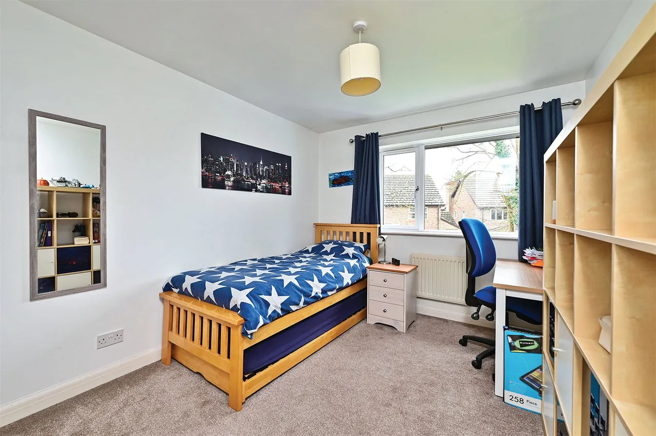 Minehurst Road, Mytchett, Camberley, Surrey, GU16 6JP, photo 9