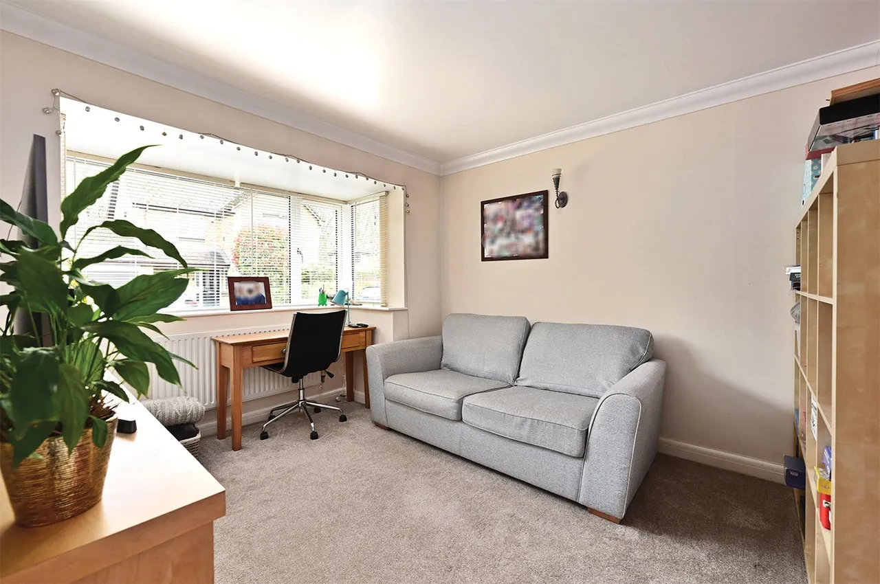 Minehurst Road, Mytchett, Camberley, Surrey, GU16 6JP, photo 4