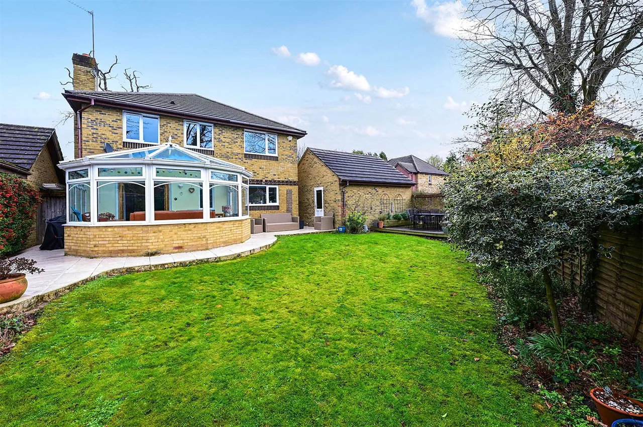 Minehurst Road, Mytchett, Camberley, Surrey, GU16 6JP, photo 6