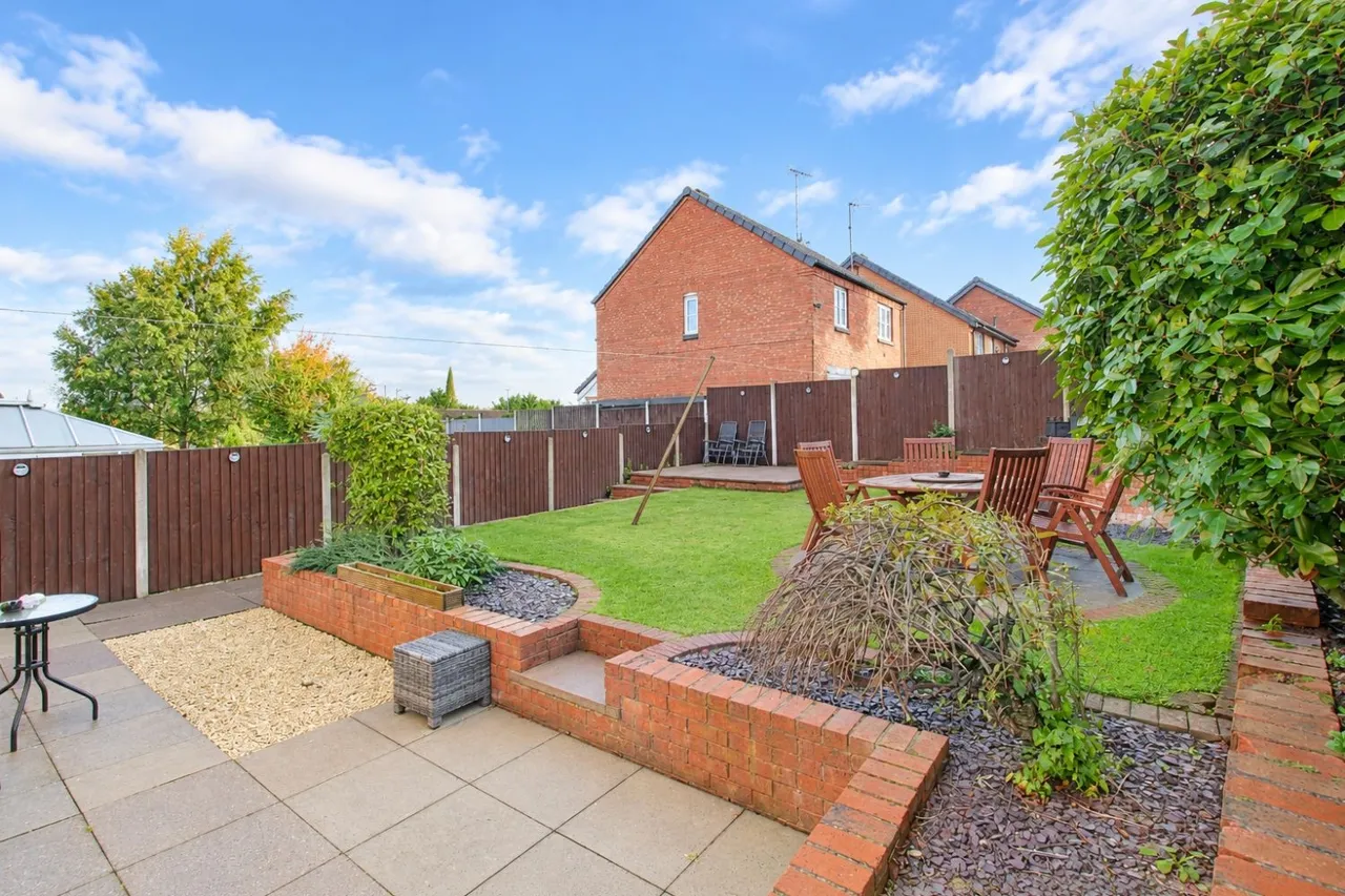 Dunnock Close, Uttoxeter, ST14, photo 2