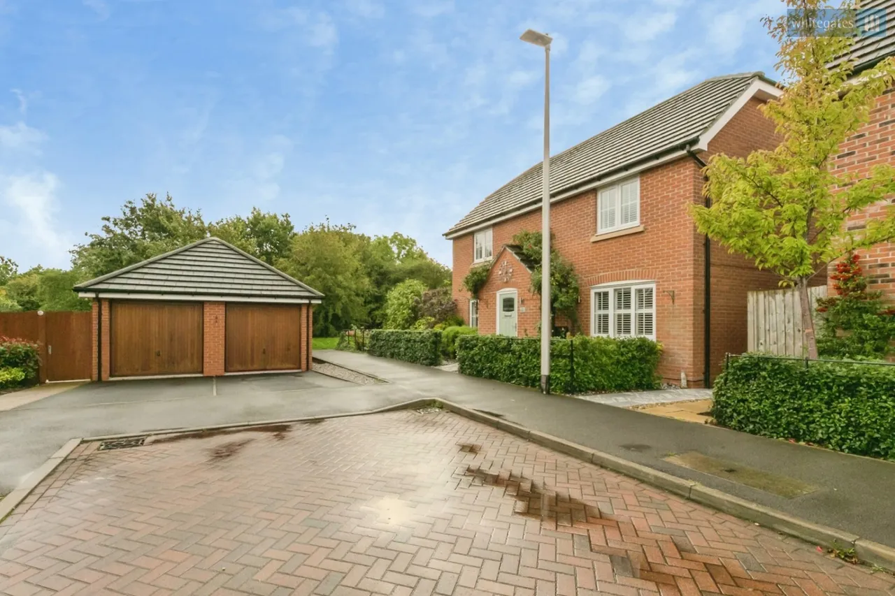 Hillside Close, Weston, CW2, photo 33