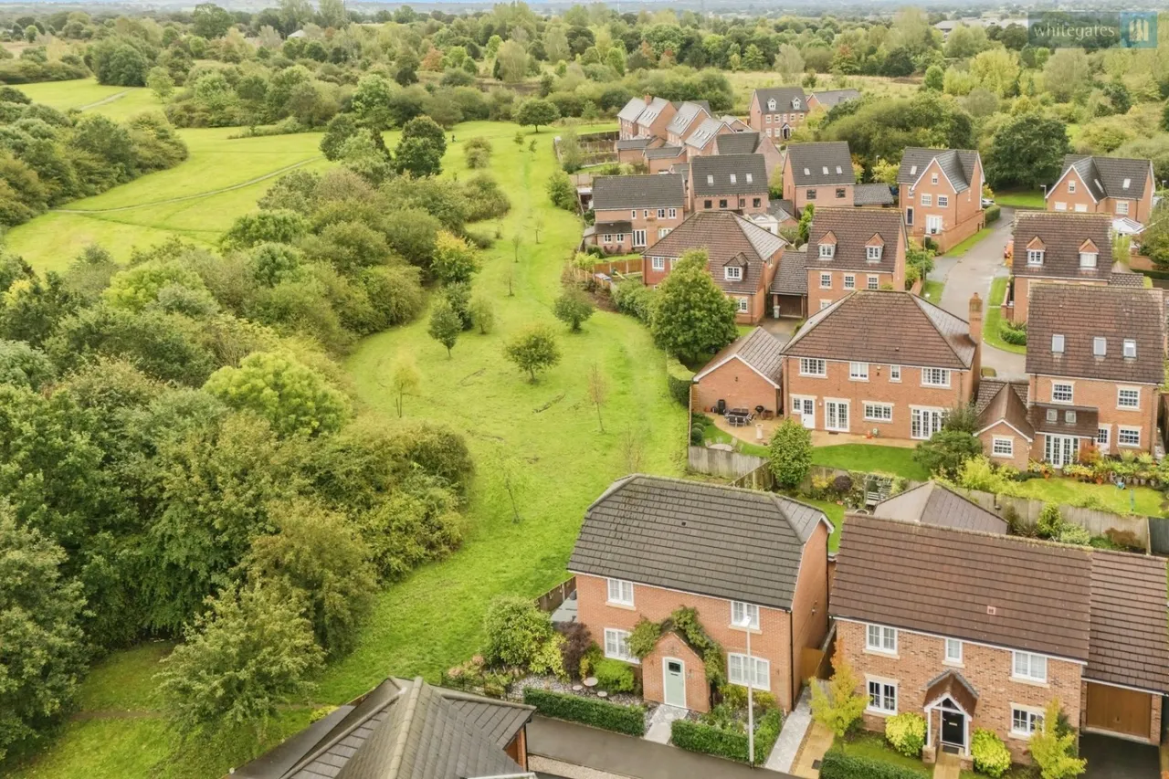 Hillside Close, Weston, CW2, photo 35