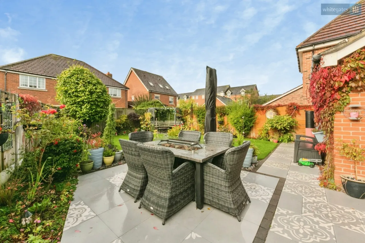 Hillside Close, Weston, CW2, photo 31