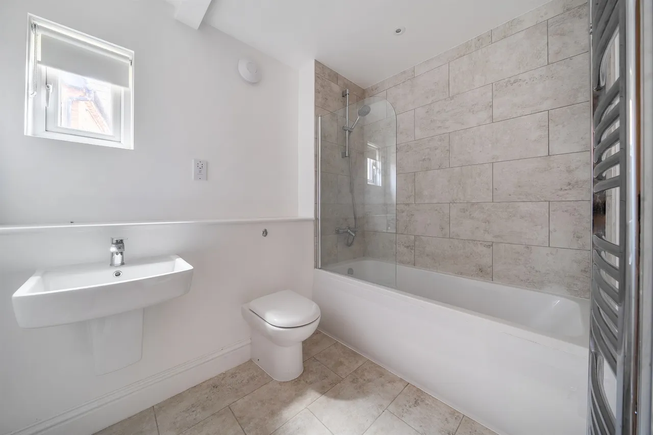 St. Leonards Road, Windsor, SL4, photo 11