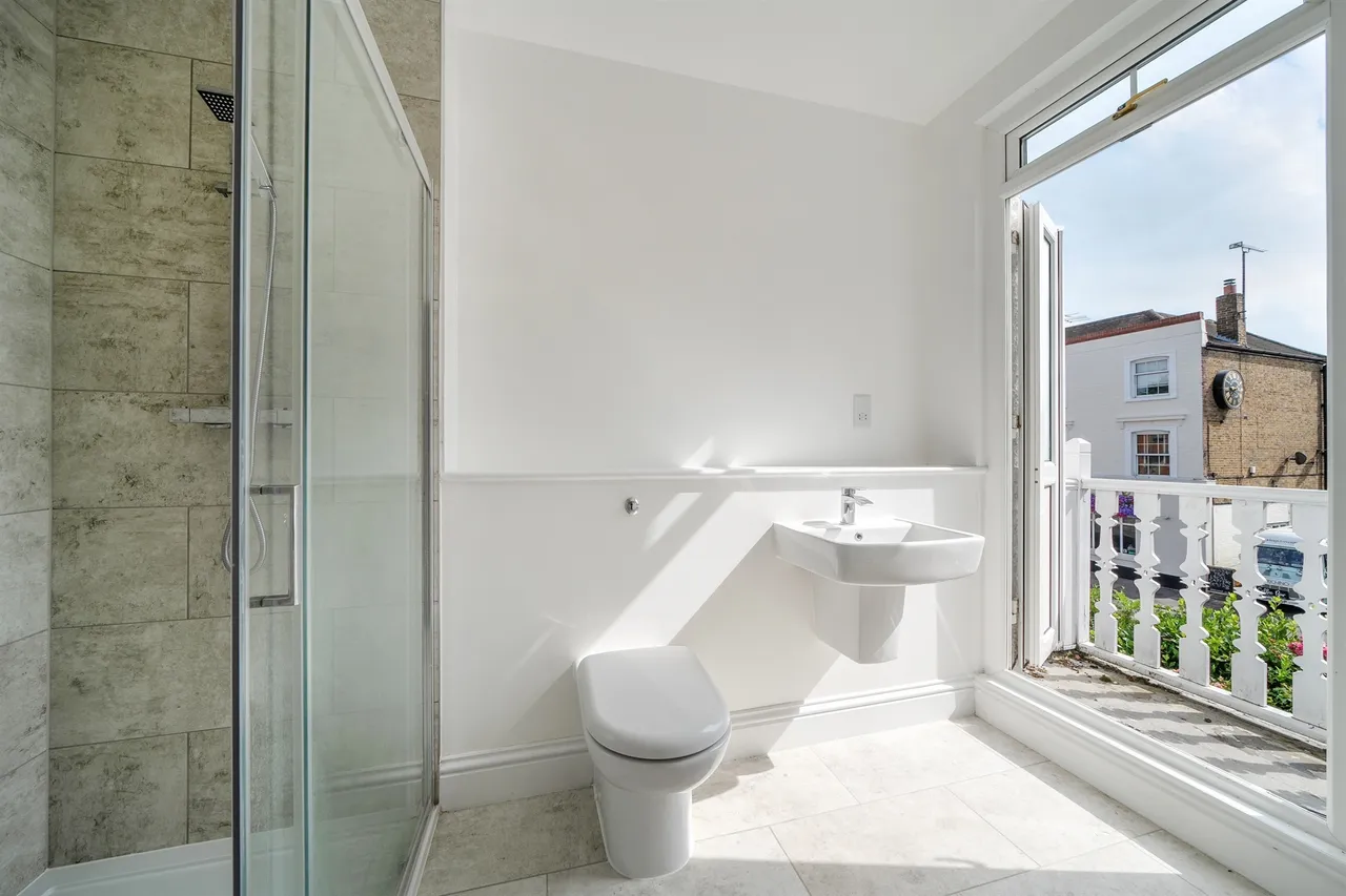 St. Leonards Road, Windsor, SL4, photo 9