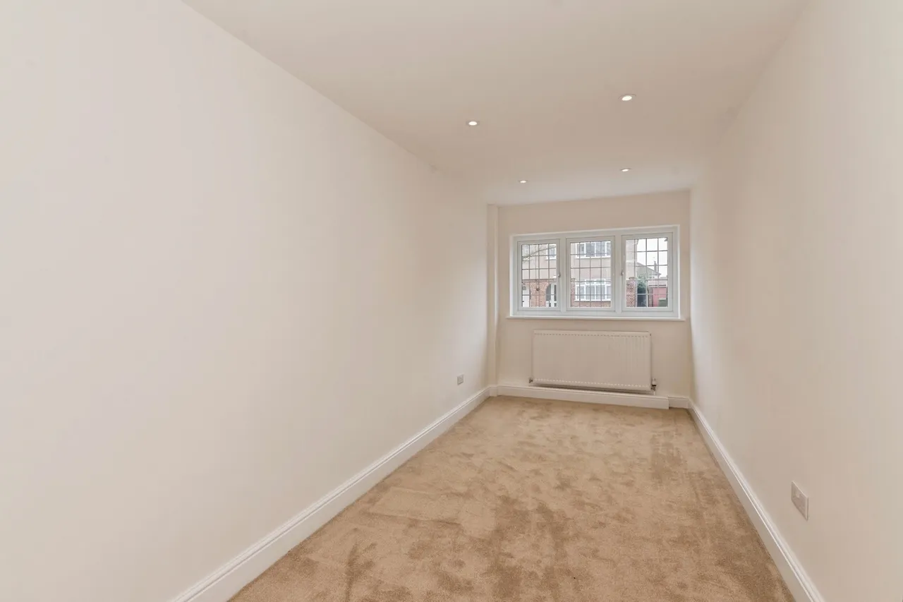 Orchard Avenue, Rainham, RM13, photo 22