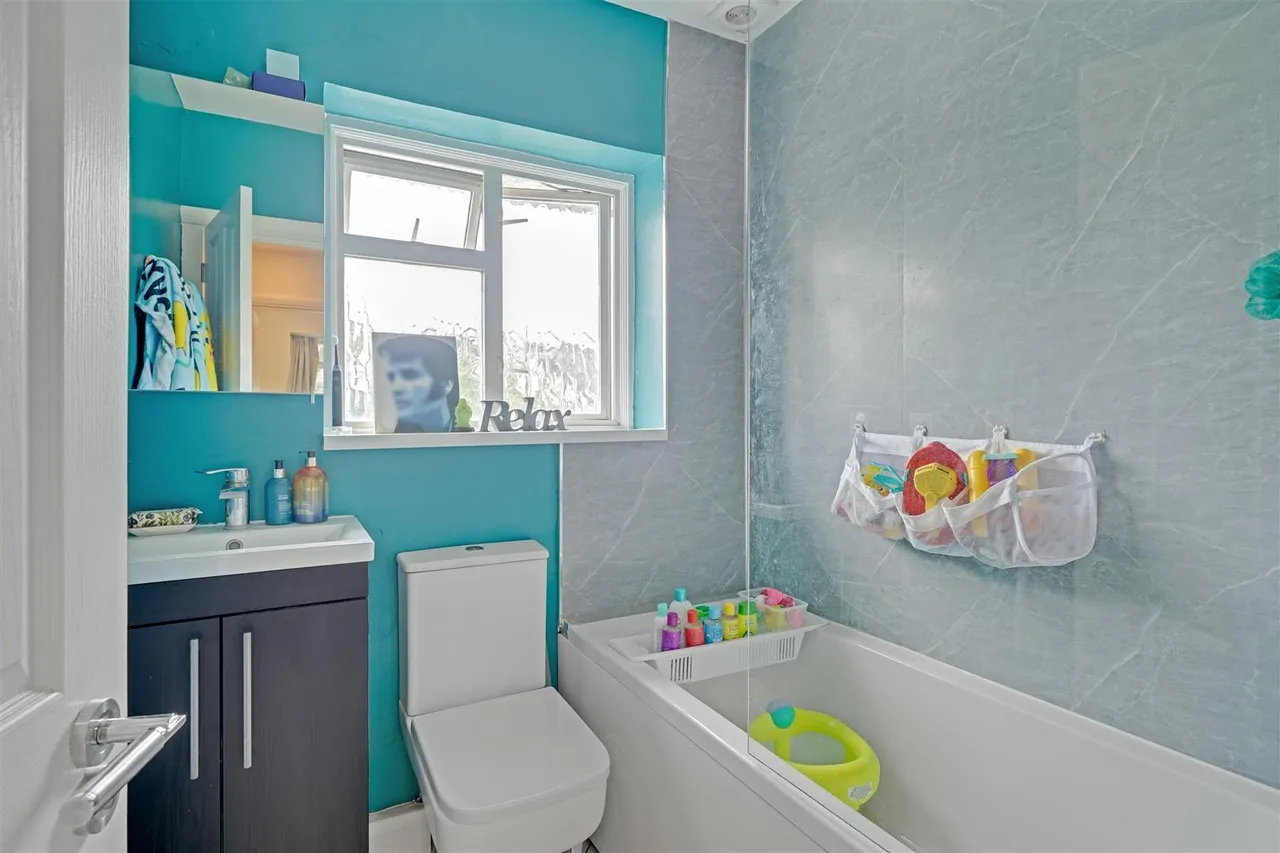 Mill Road, Twickenham, TW2, photo 10