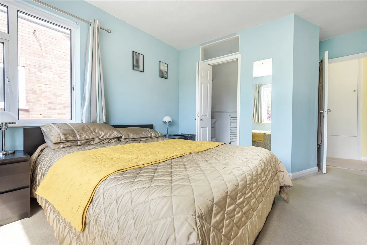 Kenton Avenue, Sunbury-On-Thames, TW16 5AS, photo 9