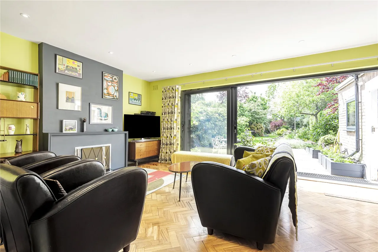 Kenton Avenue, Sunbury-On-Thames, TW16 5AS, photo 3
