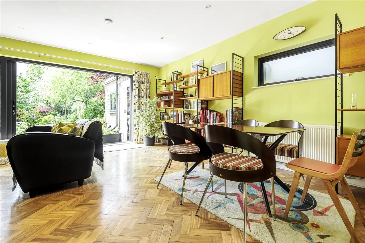 Kenton Avenue, Sunbury-On-Thames, TW16 5AS, photo 4