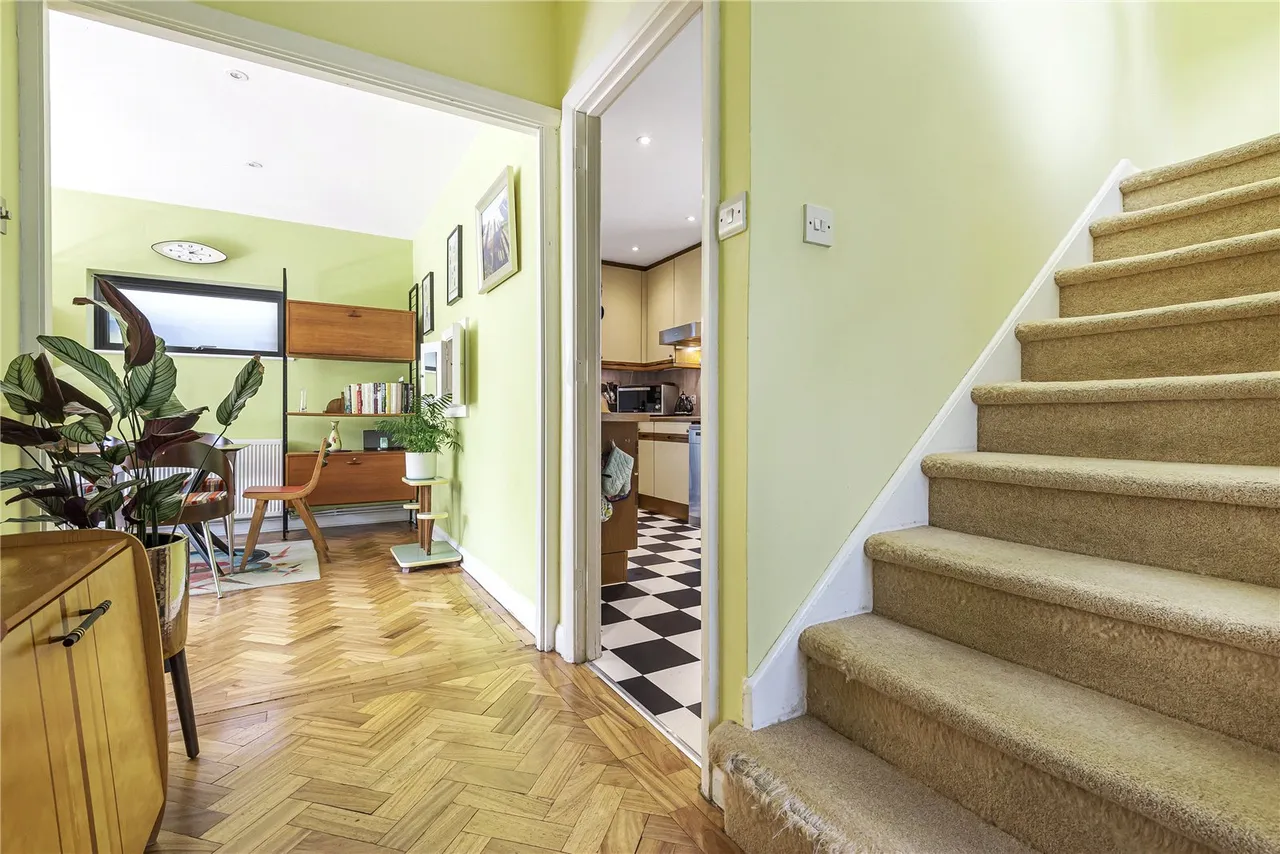 Kenton Avenue, Sunbury-On-Thames, TW16 5AS, photo 8