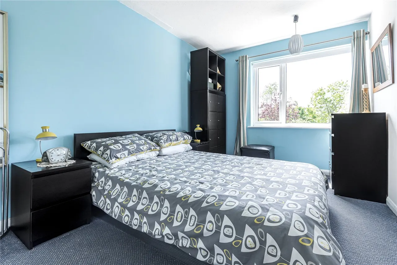 Kenton Avenue, Sunbury-On-Thames, TW16 5AS, photo 10
