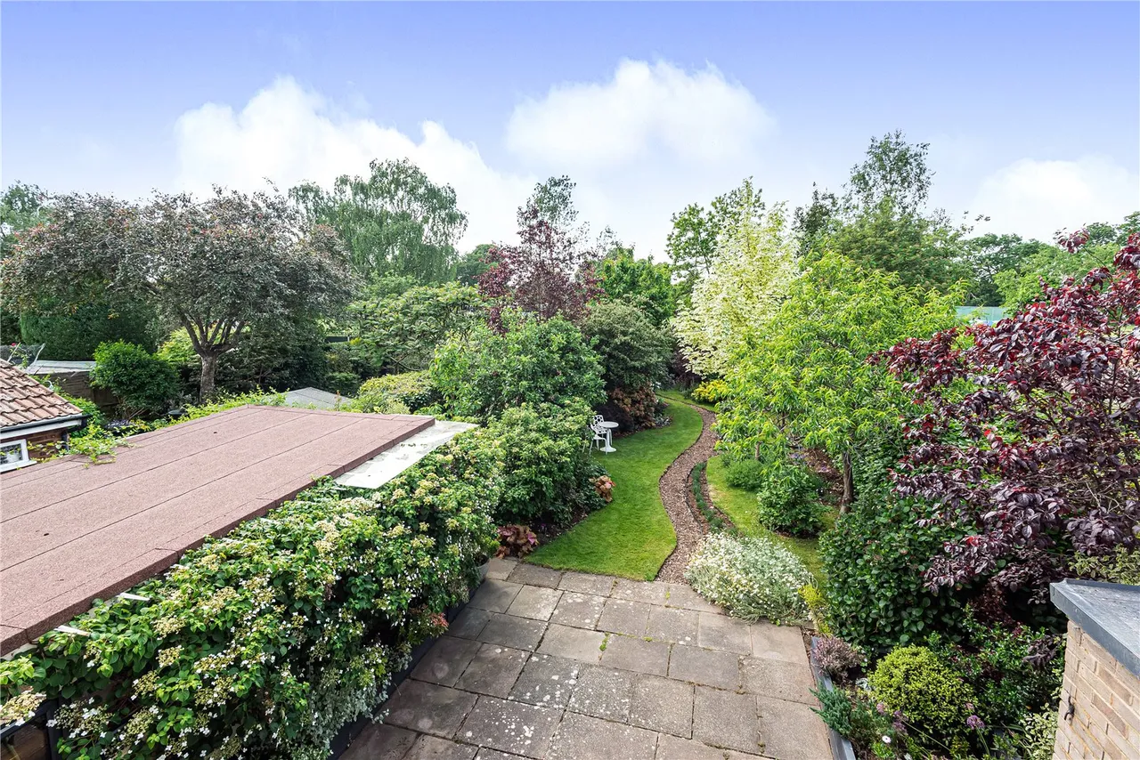 Kenton Avenue, Sunbury-On-Thames, TW16 5AS, photo 11