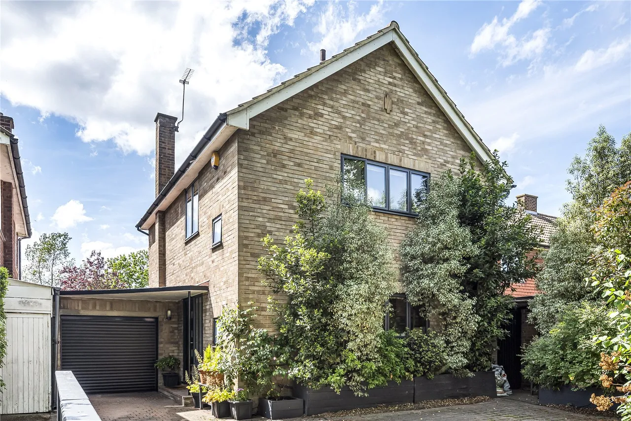 3 bed house for sale — Kenton Avenue, Sunbury-On-Thames, TW16 5AS