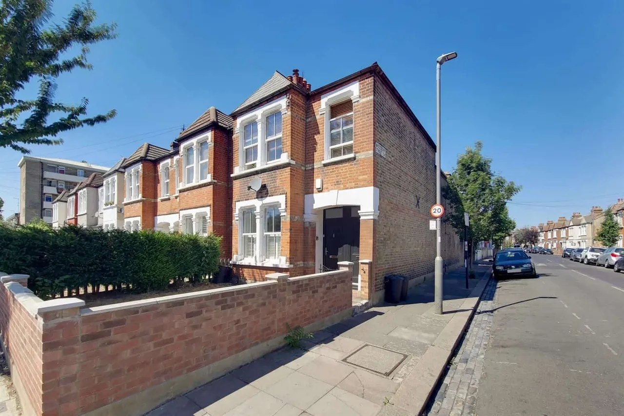 Tooting, SW17 9AX, photo 10