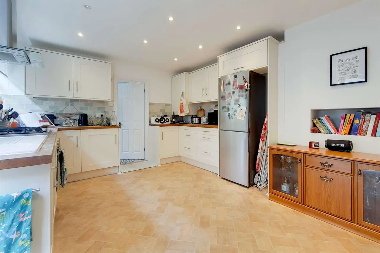 Tooting, SW17 9AX, photo 3