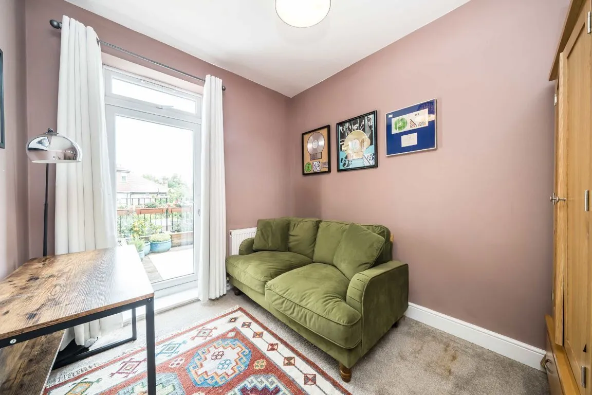 Caithness Road, CR4, photo 5