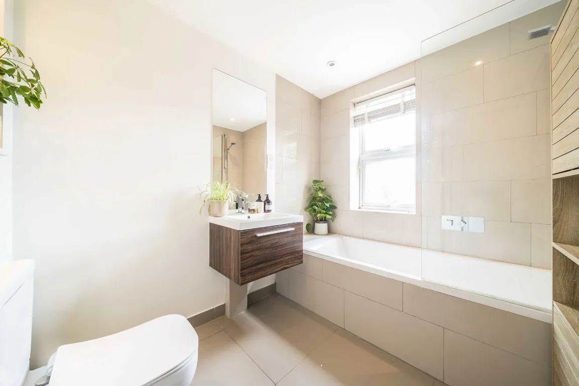 Caithness Road, CR4, photo 7