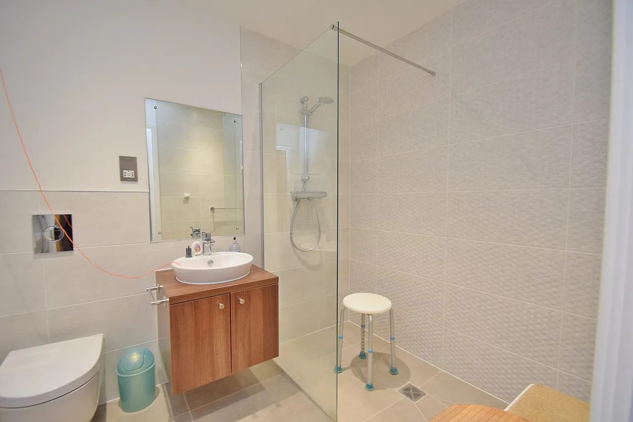 Eaves Court The Retreat, Princes Risborough, HP27, photo 6