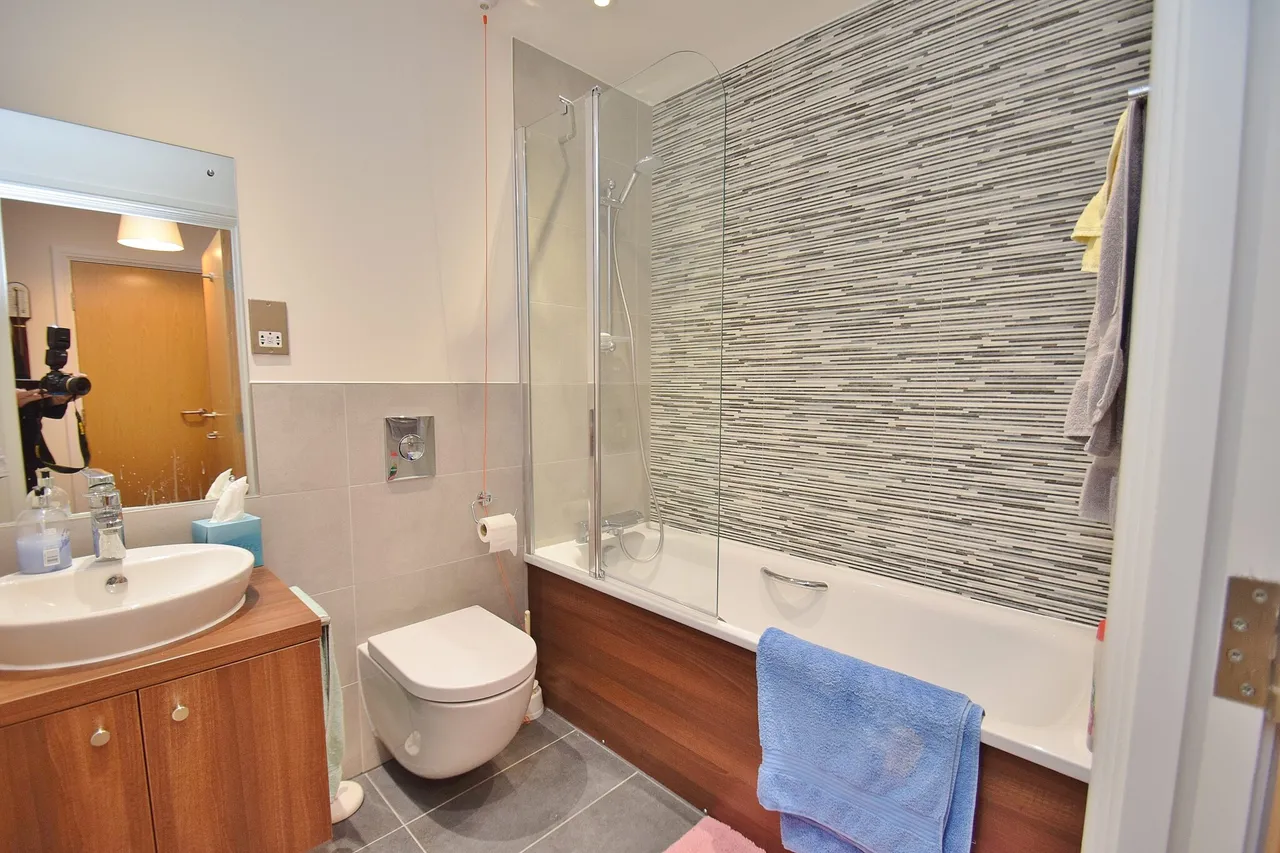 Eaves Court The Retreat, Princes Risborough, HP27, photo 5