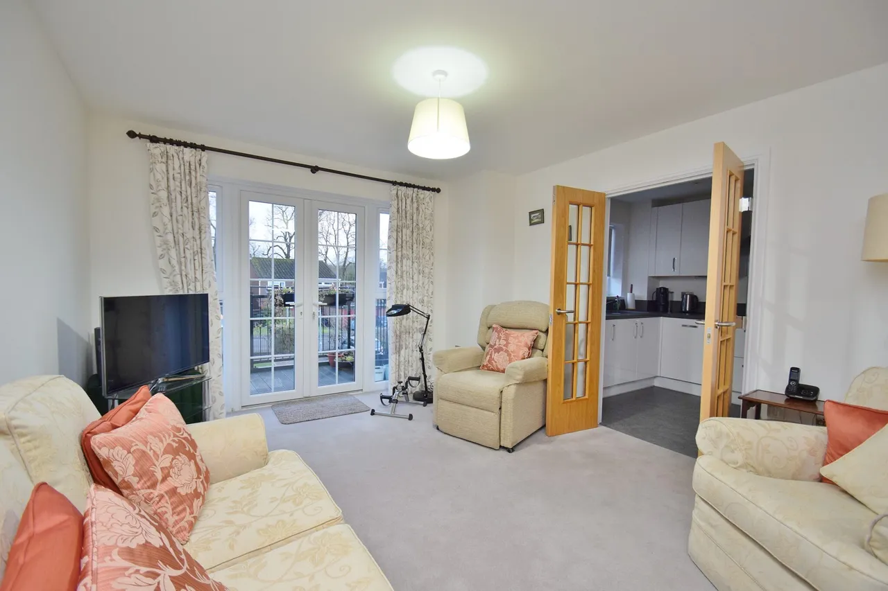 Eaves Court The Retreat, Princes Risborough, HP27, photo 3