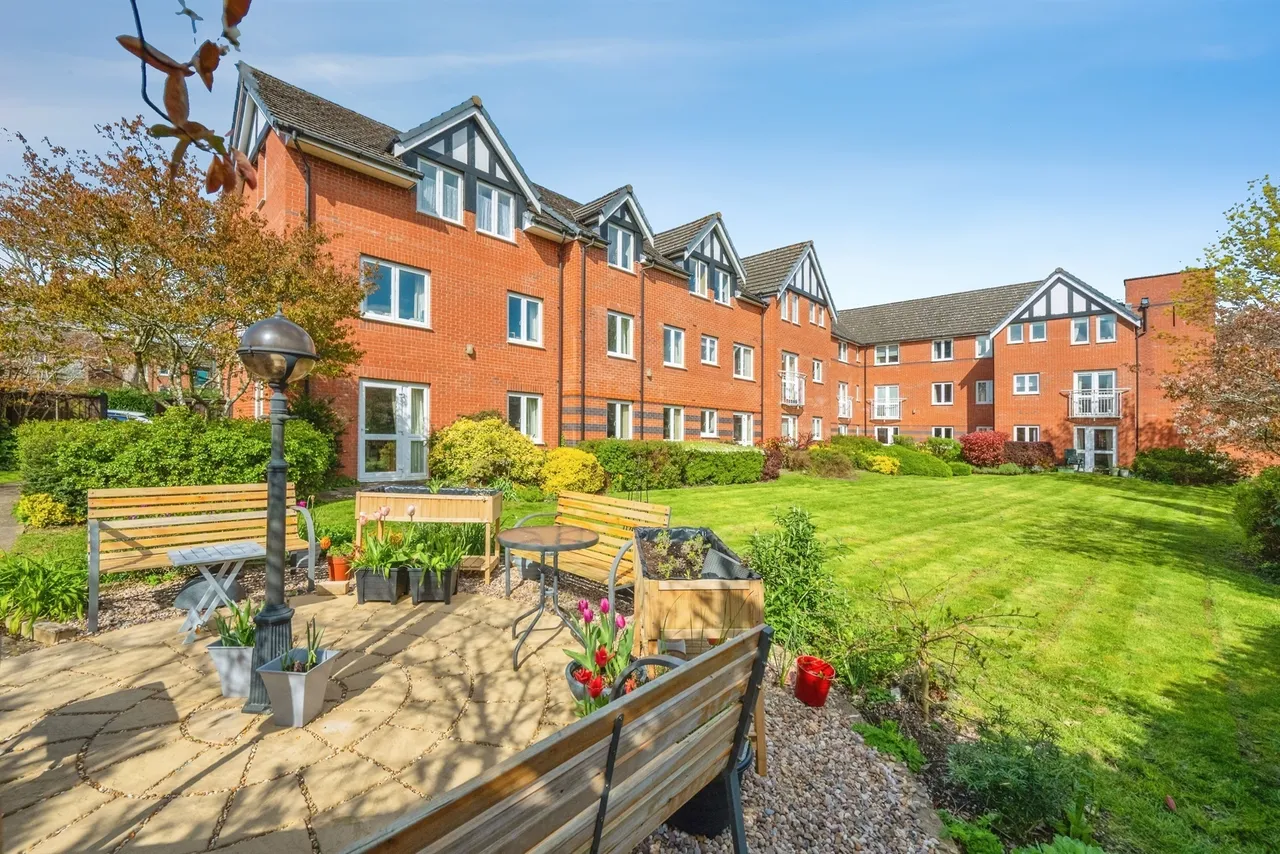 1 bed flat for sale — Park View, Ashbourne