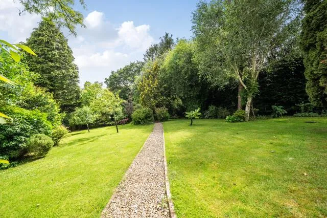 Ashford Hill Road, Thatcham, RG19, photo 23