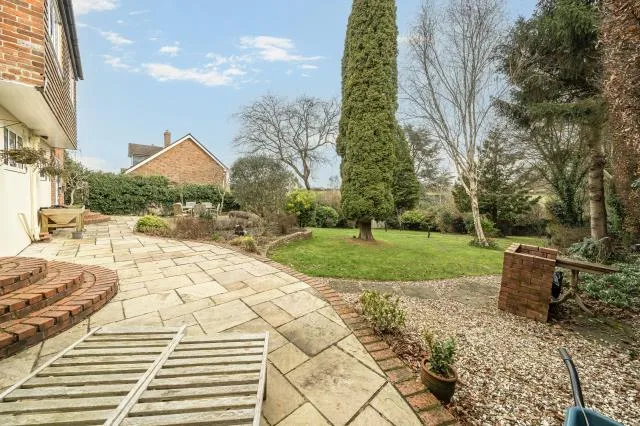 Ashford Hill Road, Thatcham, RG19, photo 2
