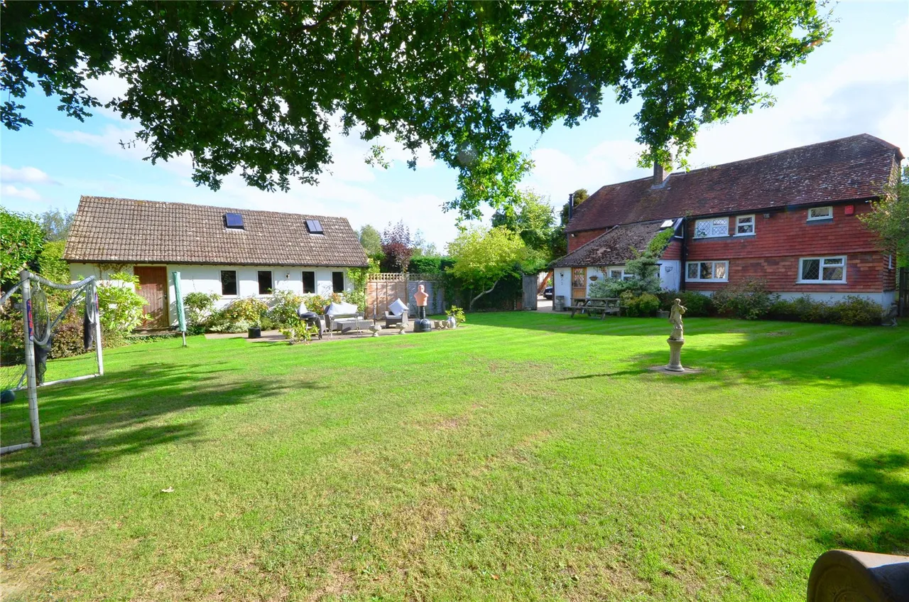 East Grinstead, RH19, photo 4